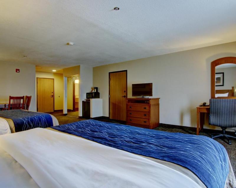 Comfort Inn & Suites Blue Ridge Exterior photo